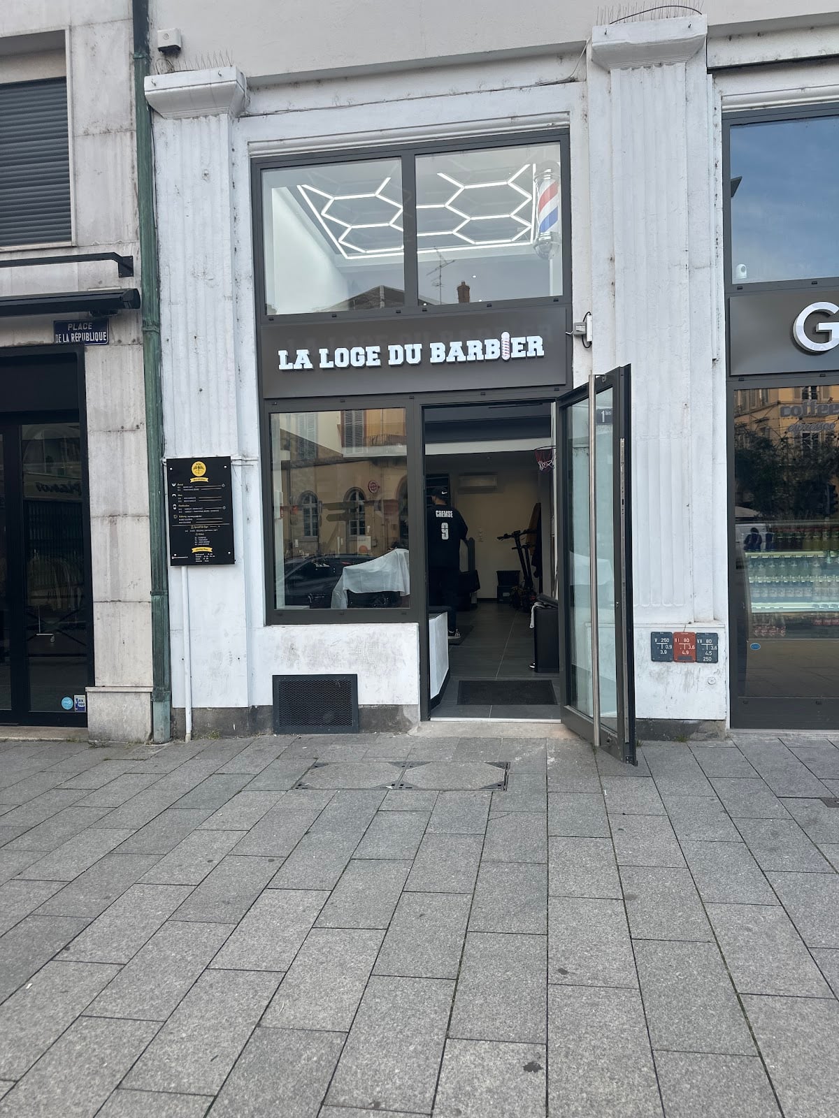 LA LOGE DU BARBIER — galerie 1